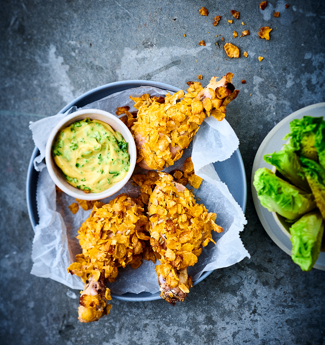 Pilons de poulet marinés au yaourt et panés aux cornflakes