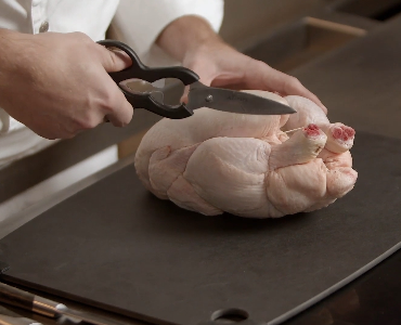 https://www.legauloisprofessionnel.fr/Découper un poulet entier français Le Gaulois Professionnel