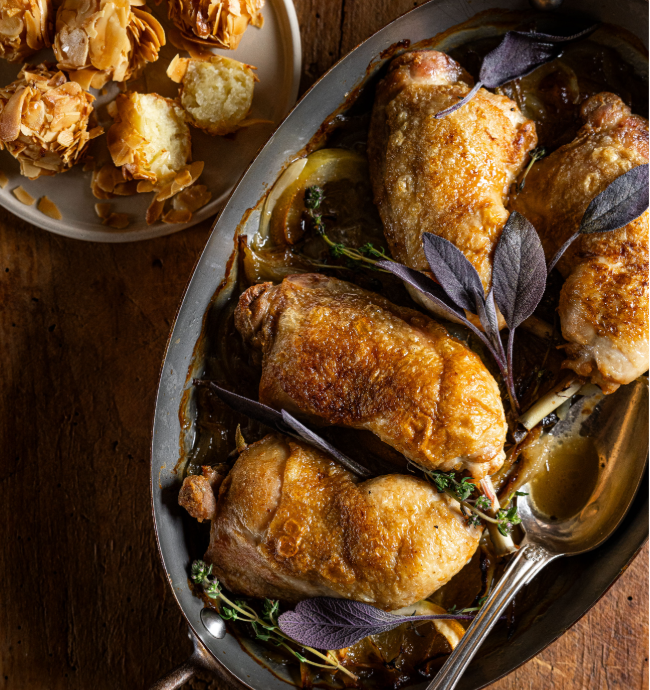 Cuisse de poulet braisée aux oignons, thym et citron - Le Gaulois Pro