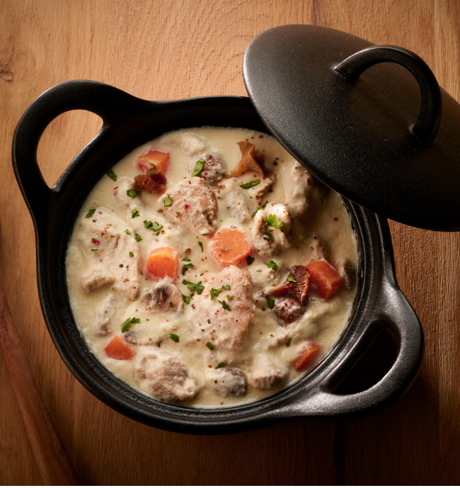 Blanquette de dinde crémeuse aux champignons des bois et carottes