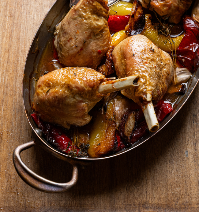Pilons de poulet braisés à l’ail et aux poivrons confits - Le Gaulois Pro