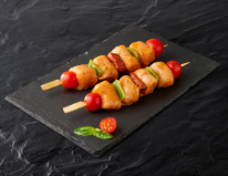 Brochette de filet de poulet tomate basilic - Le Gaulois Professionnel