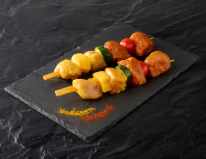 Brochette de filet de dinde double saveur : curry jaune et rouge